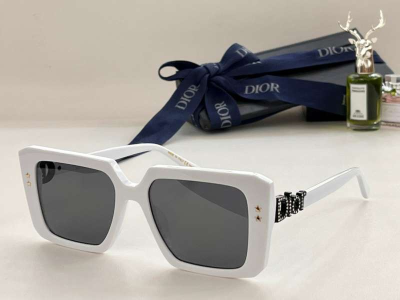 Picture of Dior Sunglasses _SKUfw53710100fw